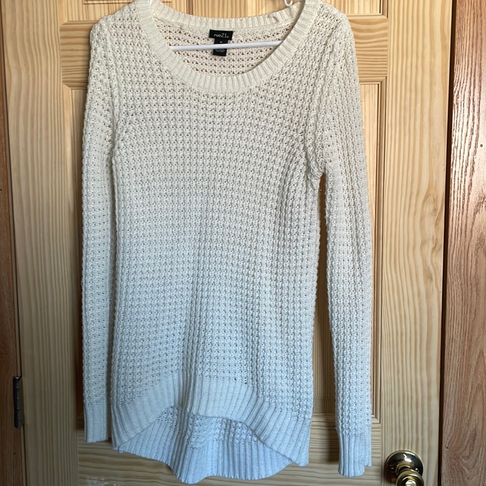 RUE 21 White long sweater | Size M | In great condition